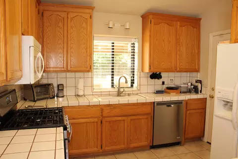 5961 Beaumont Dr, Redding, CA 96003 photo 5
