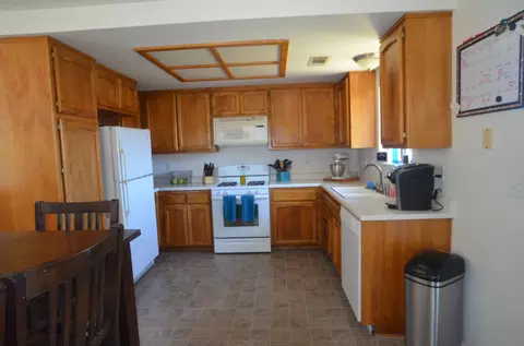 1834 Whistling Dr, Redding, CA 96003 photo 4