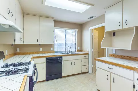 1955 Trumpet Dr, Redding, CA 96003 photo 5