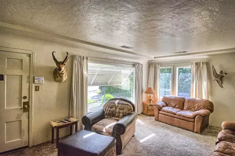 1600 Jay St, Redding, CA 96001 photo 4