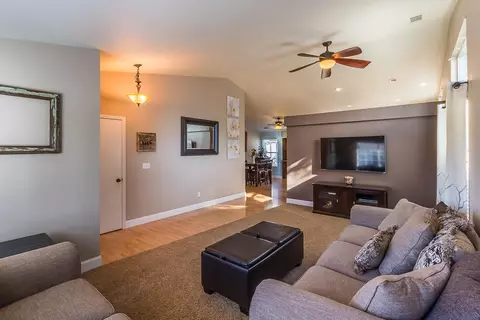 4335 Agnes May Dr, Redding, CA 96002 photo 5