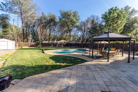 4335 Agnes May Dr, Redding, CA 96002 photo 2
