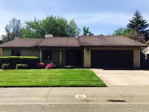 1611 Arroyo Manor Dr, Redding, CA 96003 photo 1