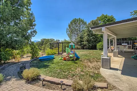 552 Julian St, Redding, CA 96003 photo 17