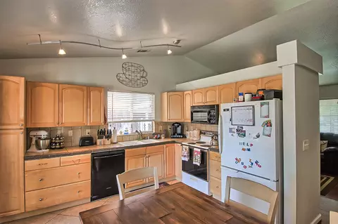 552 Julian St, Redding, CA 96003 photo 8