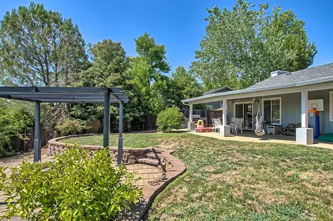 552 Julian St, Redding, CA 96003 photo 18