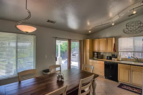 552 Julian St, Redding, CA 96003 photo 5