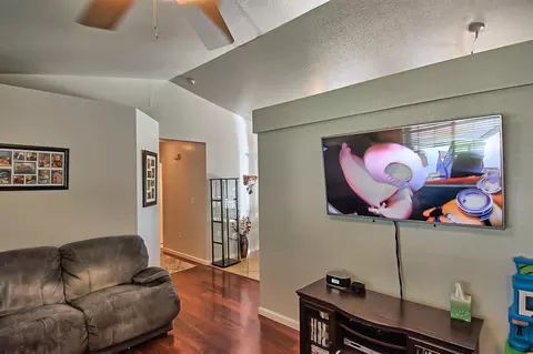 552 Julian St, Redding, CA 96003 photo 4