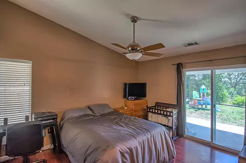 552 Julian St, Redding, CA 96003 photo 9