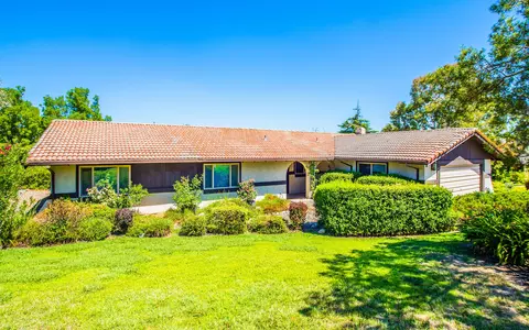 2135 Karen Pl, Redding, CA 96001 photo 3