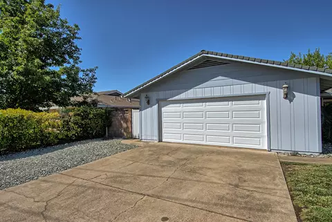 3615 Tamarack Dr, Redding, CA 96003 photo 4
