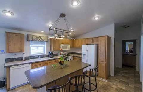 10067 Abernathy Ln, Redding, CA 96003 photo 10