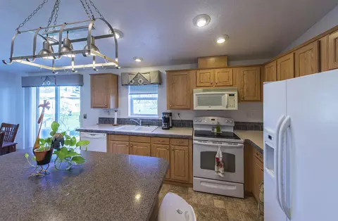 10067 Abernathy Ln, Redding, CA 96003 photo 11