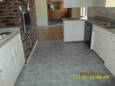 3282 Sacramento Dr, Redding, CA 96001 photo 2