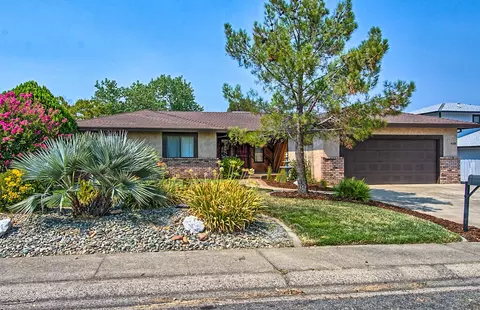 438 Woodcliff Dr, Redding, CA 96003 photo 2