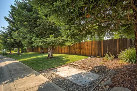 4031 Sunglow Dr, Redding, CA 96001 photo 5