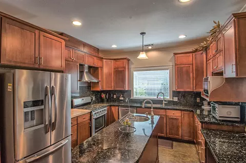 5553 Trish Ct, Redding, CA 96003 photo 4