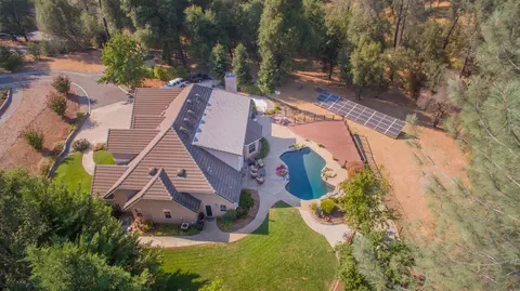 8056 Sawwood Ct, Redding, CA 96001 photo 3