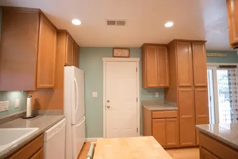 2570 Rosebud Ln, Redding, CA 96002 photo 8