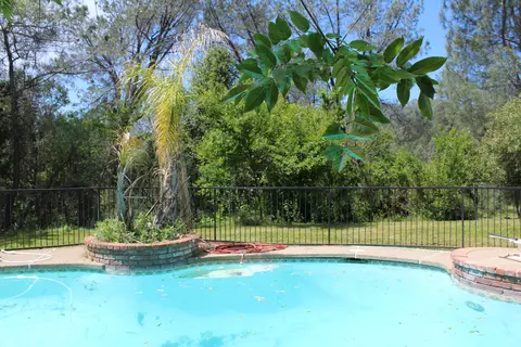 15801 Horseless Carriage Dr, Redding, CA 96001 photo 2