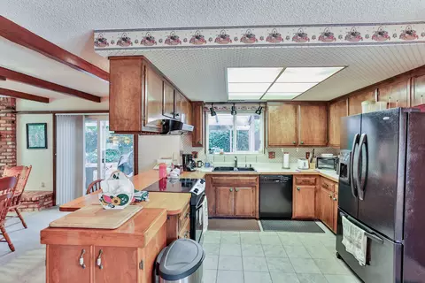 261 Newport Dr, Redding, CA 96001 photo 6