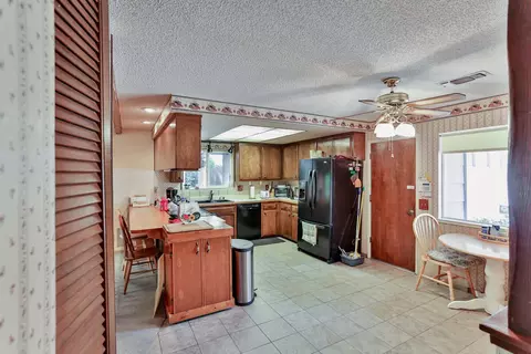 261 Newport Dr, Redding, CA 96001 photo 5