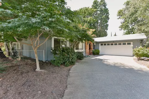 261 Newport Dr, Redding, CA 96001 photo 1