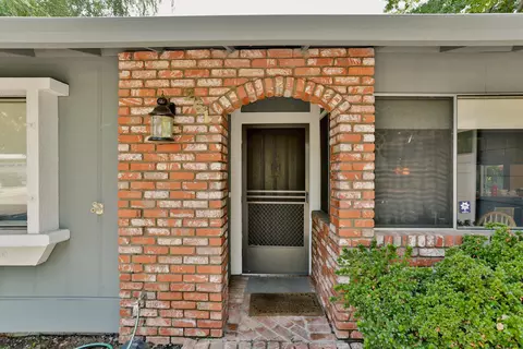 261 Newport Dr, Redding, CA 96001 photo 2