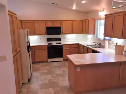 3341 Forest Homes Dr, Redding, CA 96002 photo 2