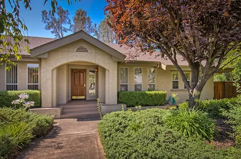 6091 Gleneagles Ct, Redding, CA 96003 photo 2