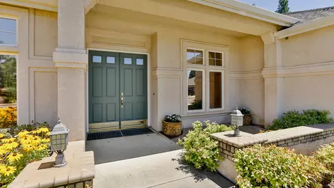 2764 Western Oak Dr, Redding, CA 96002 photo 2
