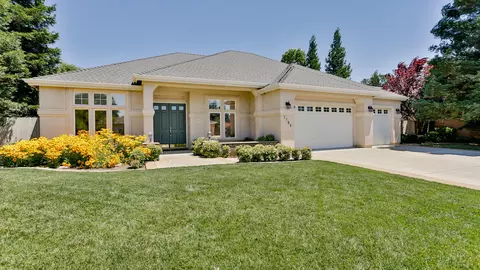 2764 Western Oak Dr, Redding, CA 96002 photo 1