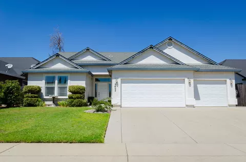 2402 Warm Spring Ln, Redding, CA 96003 photo 2