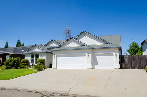 2402 Warm Spring Ln, Redding, CA 96003 photo 4