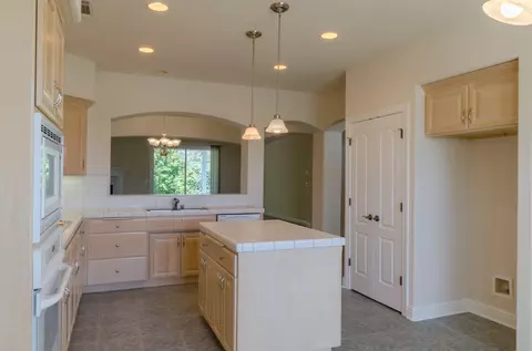2402 Warm Spring Ln, Redding, CA 96003 photo 8