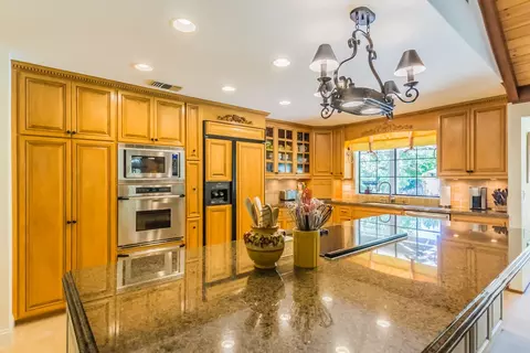 2530 Templeton Dr, Redding, CA 96002 photo 9