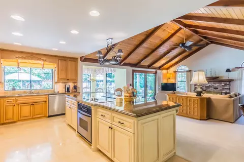 2530 Templeton Dr, Redding, CA 96002 photo 3