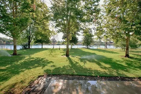 7023 Riverside Dr, Redding, CA 96001 photo 1