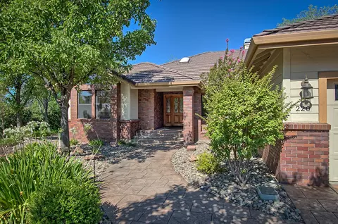 220 River Park Dr, Redding, CA 96003 photo 2