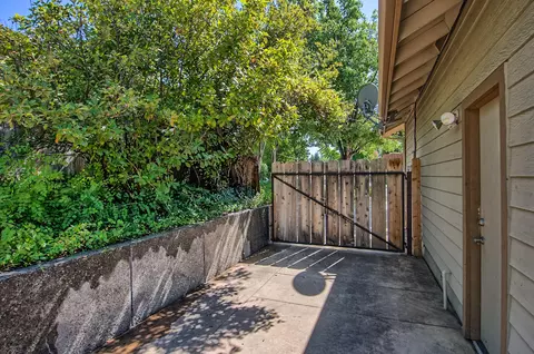 220 River Park Dr, Redding, CA 96003 photo 37