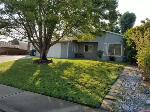 873 Spaniel Dr, Redding, CA 96003 photo 1