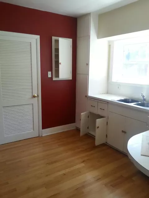 1351 Chestnut St, Redding, CA 96001 photo 2