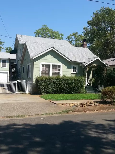 1351 Chestnut St, Redding, CA 96001 photo 1