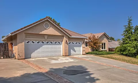 1152 Coggins St, Redding, CA 96003 photo 3