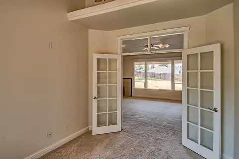 1152 Coggins St, Redding, CA 96003 photo 8