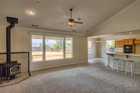 1152 Coggins St, Redding, CA 96003 photo 11