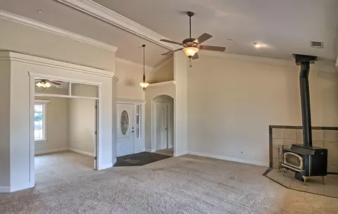 1152 Coggins St, Redding, CA 96003 photo 4