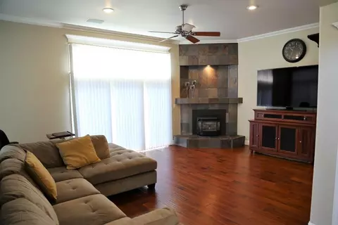 3366 Middleton Ln, Redding, CA 96002 photo 9