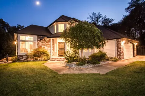 3366 Middleton Ln, Redding, CA 96002 photo 2