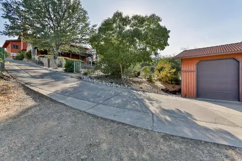 2680 Starlight Blvd, Redding, CA 96001 photo 3